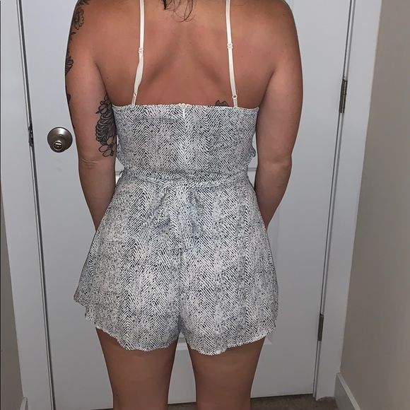 Wrap tie romper - Picture 2 of 2